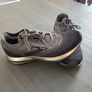 Brooks Levitate 2